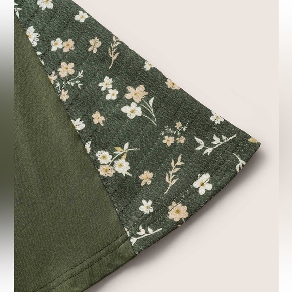 BloomChic Plus Size 2XL Ditsy Floral Patchwork Round Neck T-shirt us18-20 - Picture 4 of 8